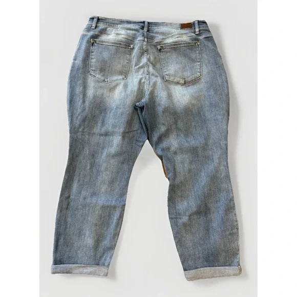 Judy Blue Womens 20W Boyfriend Fit Jeans Light Wash Stretch Cuffed JB82335 - Picture 3 of 12